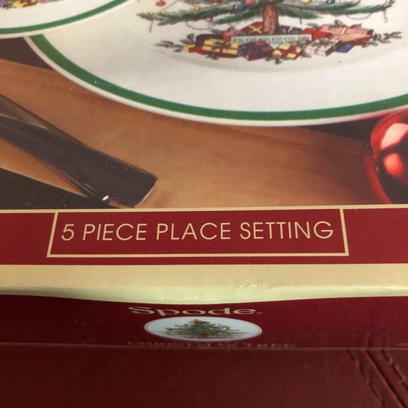Spode Christmas Tree 5 Piece Place Setting
Due to weight cannot be combined - Picture 2 of 4